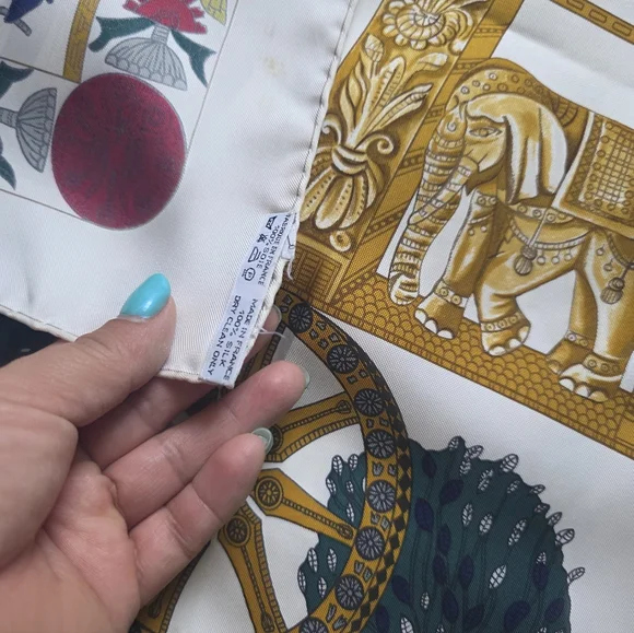 Hermes Paris  Torana Elegant Silk Scarf with Elephant and Gold Design - Picture 14 of 14